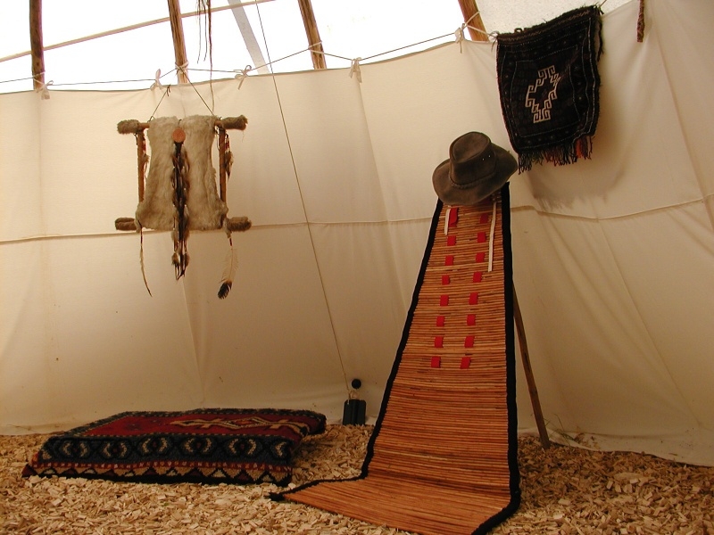 Liningy - vnitřní opláštění týpí