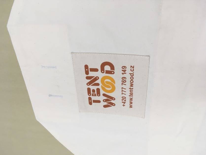 Dveře (dveřní plachty) k týpí